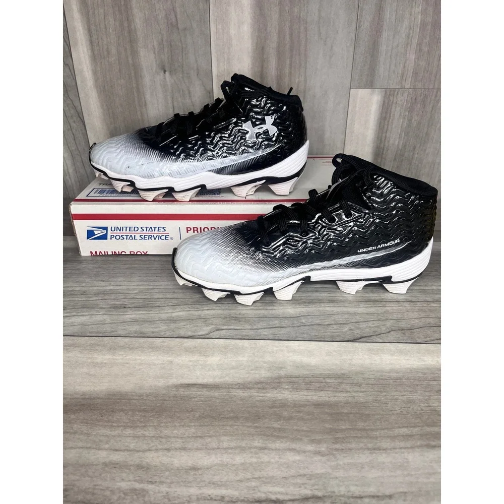 Under Armour Hammer 4 Molded Football Cleats Kids 5.5Y‎ Black White